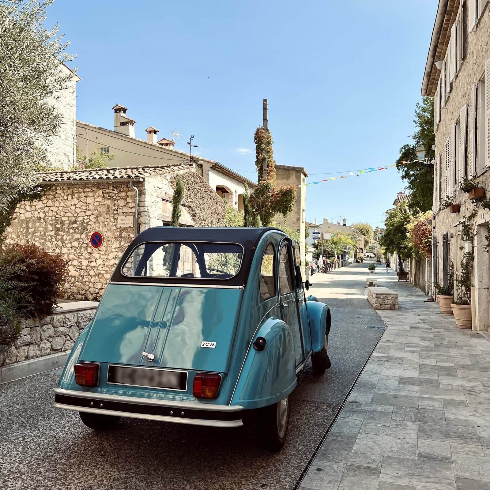 french classic car 2cv